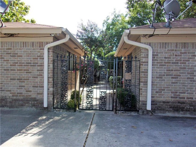 Building Photo - 106 Priddy Ln