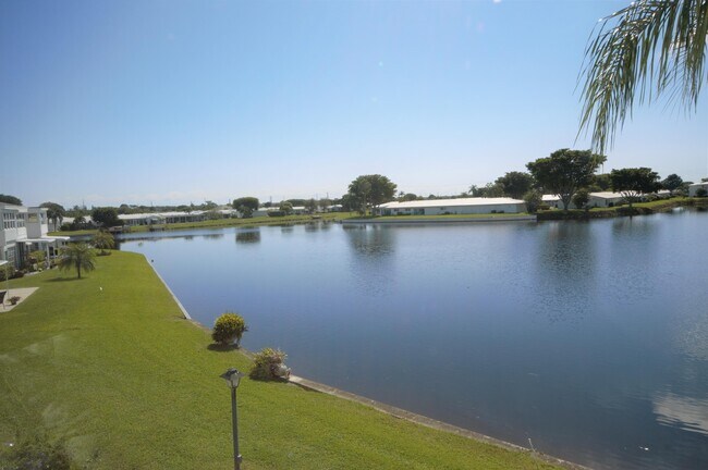 Foto del edificio - 1114 Lake Terrace