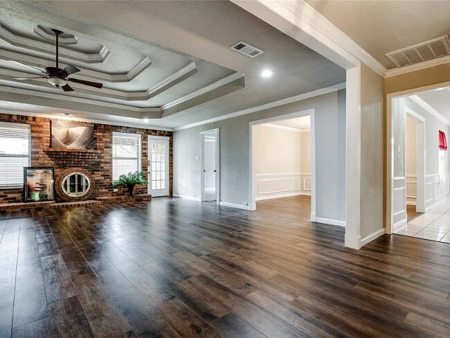 Building Photo - 8966 Hialeah Cir S