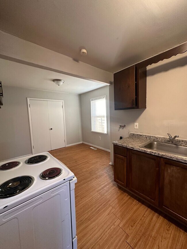 Foto del edificio - Charming 2 Bedroom For Rent!