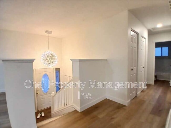 Photo du bâtiment - 15424-15499 99 Ave NW