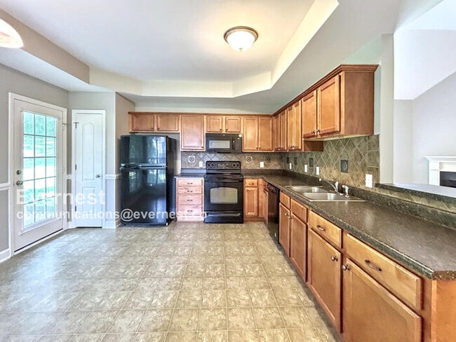 Building Photo - 3734 Montgomery Way