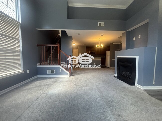 Building Photo - 923 Pine Forest Ln