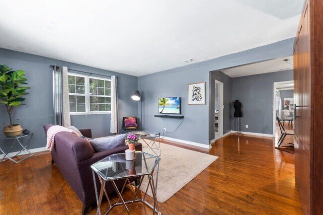 Building Photo - 1512 Larue Ave