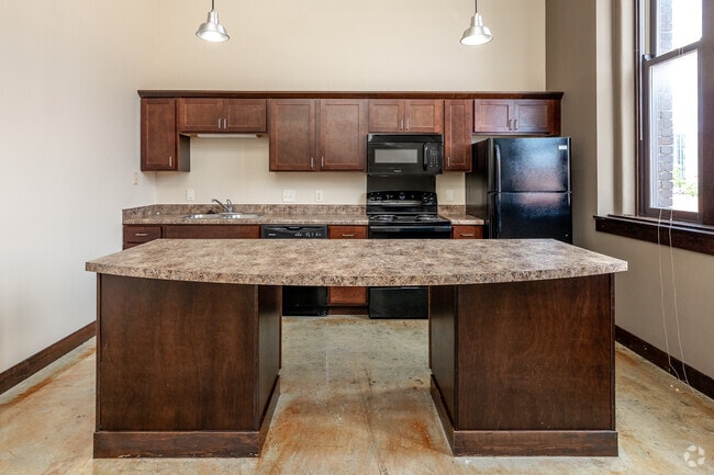 1BR, 1BA - 740 SF - Kitchen - Rumely Lofts