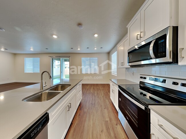 Building Photo - 4020 N Keklik Ave