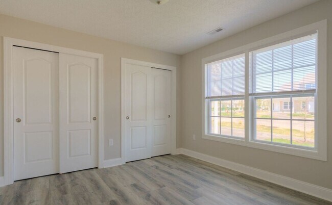 Foto del edificio - 335 Twisted Oak Dr NW