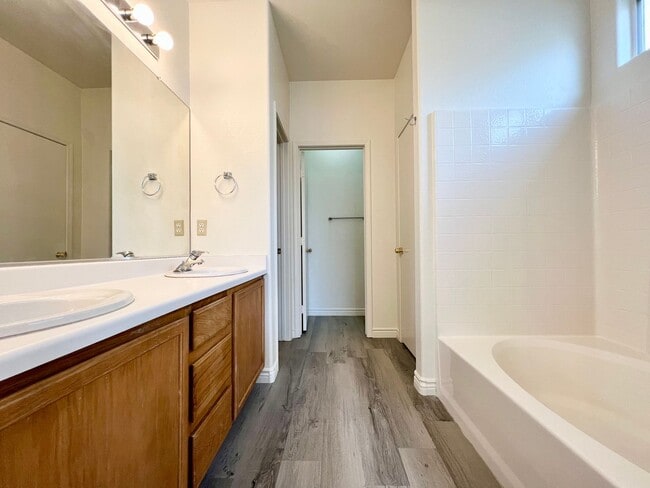 Building Photo - 3BD/2BA SINGLE STORY FOR RENT!