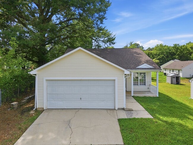 Building Photo - 3 Franklinwood Dr