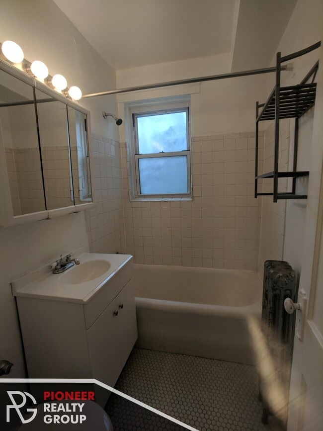 Building Photo - 705 W Belmont Ave