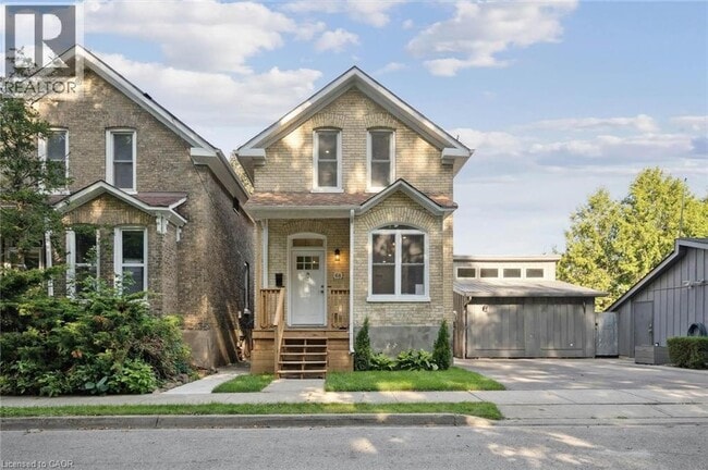 Building Photo - 68 Spruce St