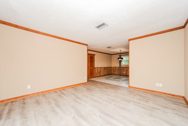 Foto del edificio - 14151 Grover Rd