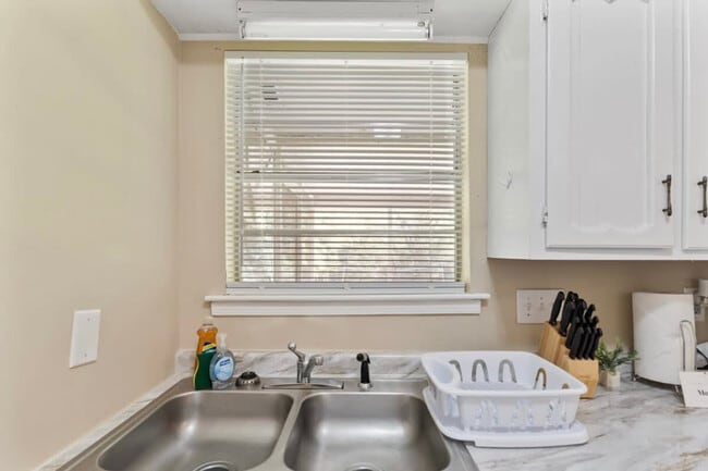 Building Photo - 564 Glade Park Loop