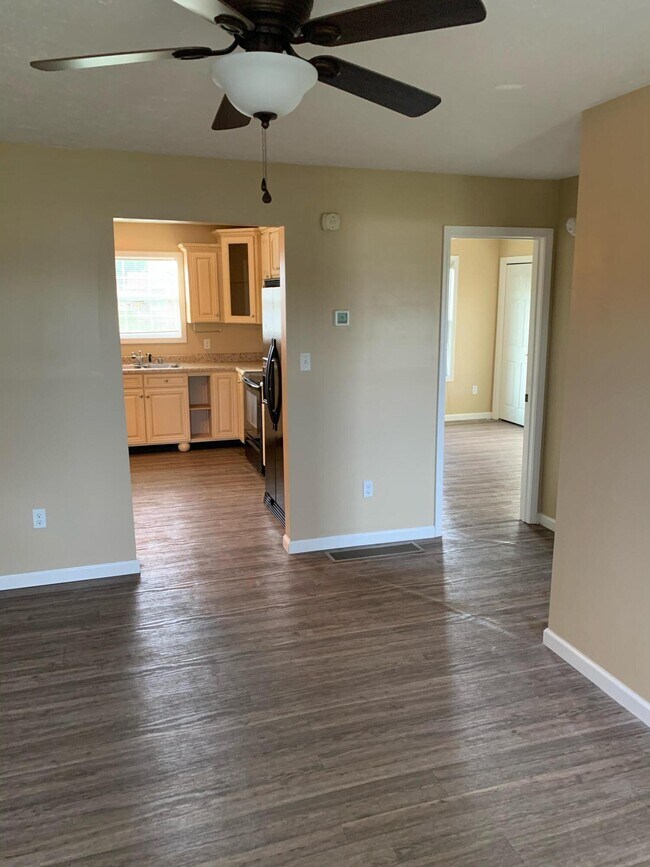 Building Photo - 401 Opossum Kingdom Rd