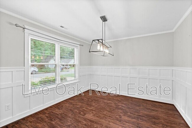 Building Photo - 812 Whisper Hollow Dr
