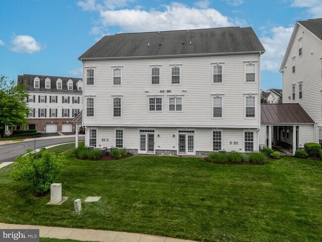 Foto del edificio - 14602 Shelford Way