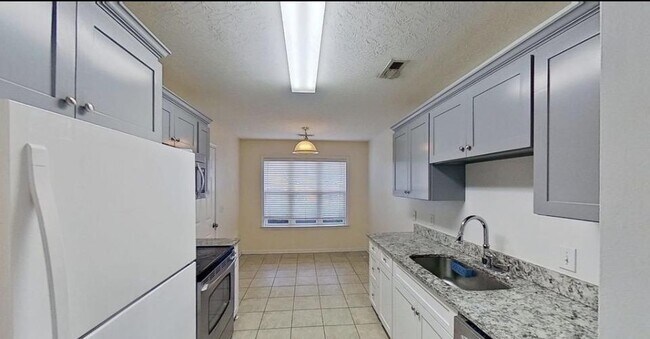 Building Photo - 1113 Loman Ln