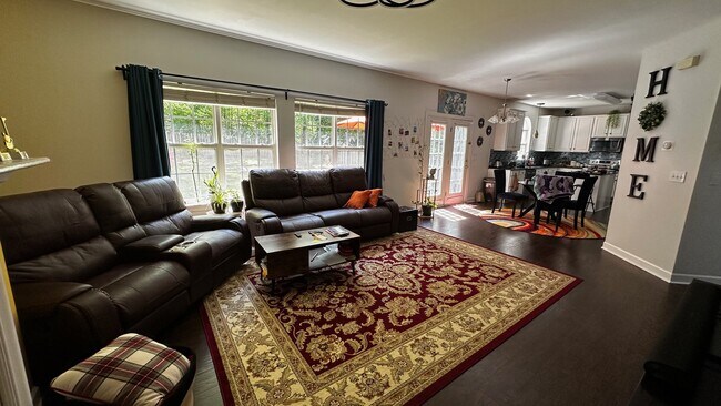 Foto del edificio - 8280 Chatham Oaks Dr