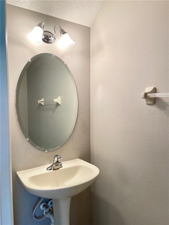 Foto del edificio - 9305 Jasmine Flower Ln