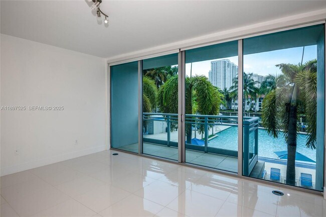 Foto del edificio - 2950 NE 188th St