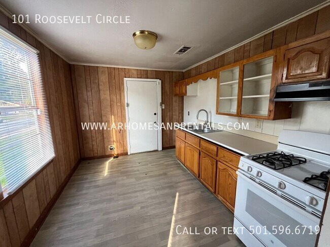 Building Photo - 101 Roosevelt Cir