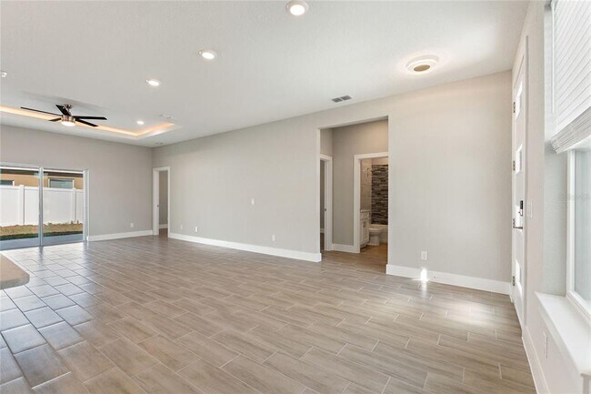 Building Photo - 802 James Dr