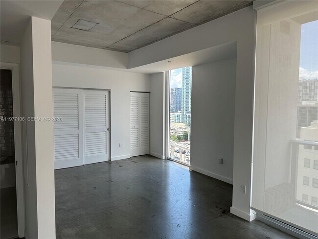 Foto del edificio - 151 SE 1st St