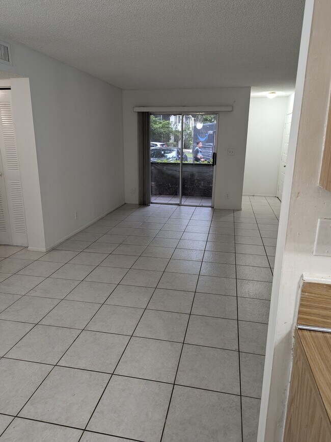 Foto del edificio - 702 Gardens Dr