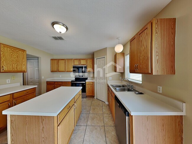 Building Photo - 31810 Parkdale Dr