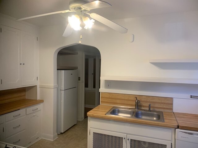 Building Photo - 5021 S 28th Ave