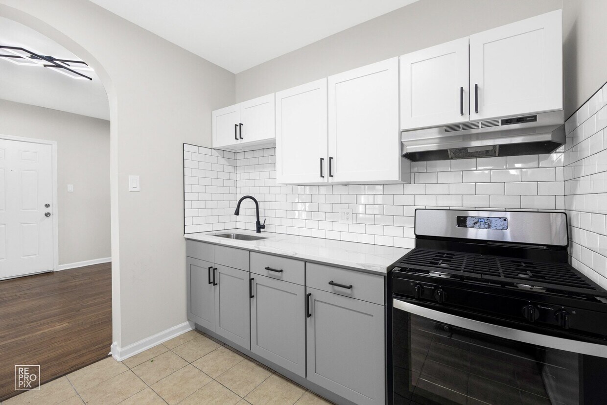 Foto principal - 6149 W North Ave
