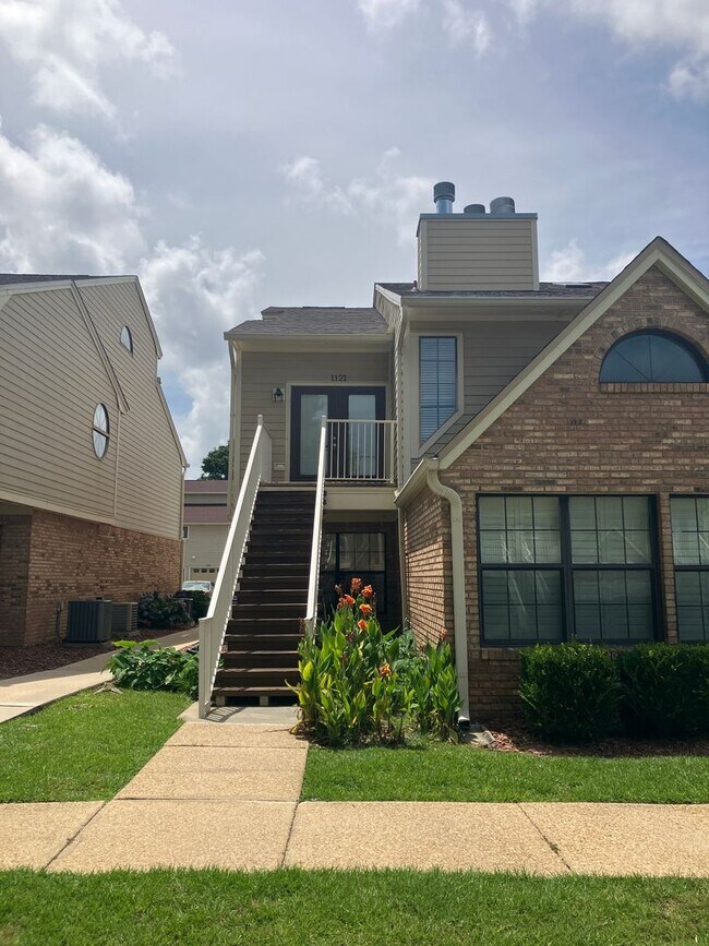 Building Photo - One Bedroom Condo with Loft, One-car Garag...