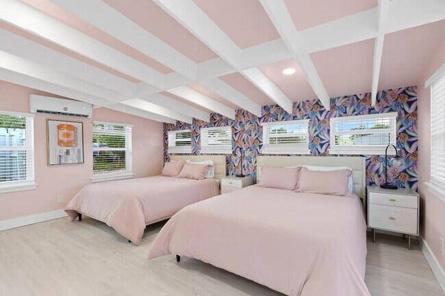 Foto del edificio - 2624 NE 30th Pl