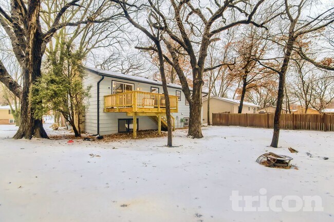 Foto del edificio - 412 Harold Dr