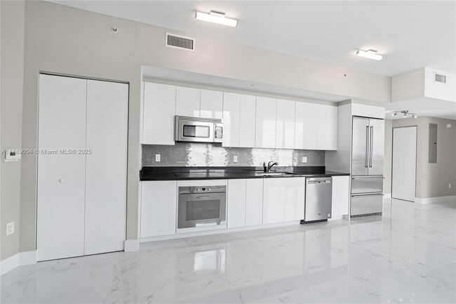 Building Photo - 92 SW 3rd St