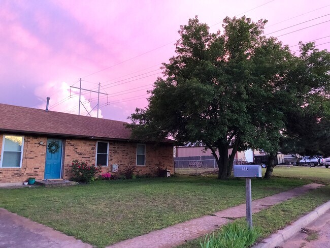 Frente - 254 Hickory Stick Ln