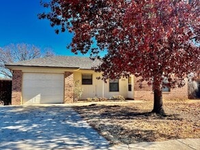 Building Photo - 615 Santa Fe Trail