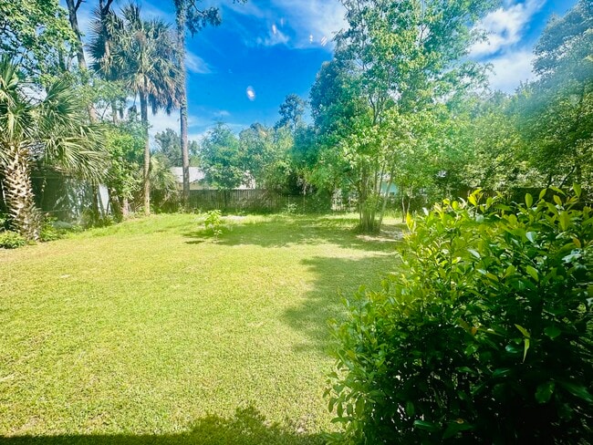 Foto del edificio - 27 Escalona Ave