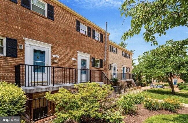 Foto del edificio - 5934 Mayflower Ct