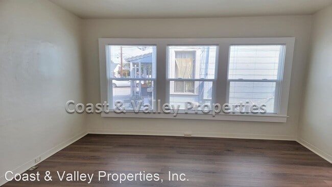 Building Photo - 3 br, 1 bath House - 551 Iverson St.