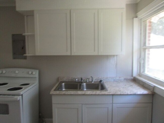 Foto del edificio - 223 Highland Ave