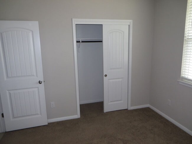 Building Photo - 3 Bedroom 2 Bathroom Leander  Home