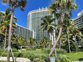 Building Photo - 1500 Bay Rd