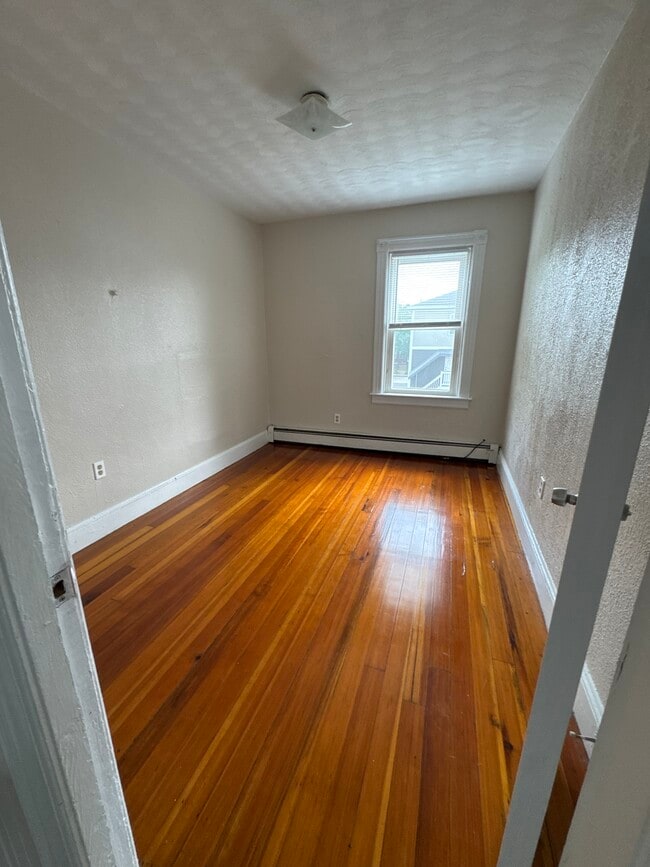 Building Photo - 49 Ivy St