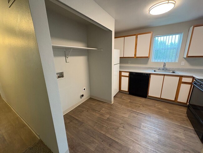Foto del edificio - Don't Miss Out On This Deal! 2 Bed 2 Bath ...