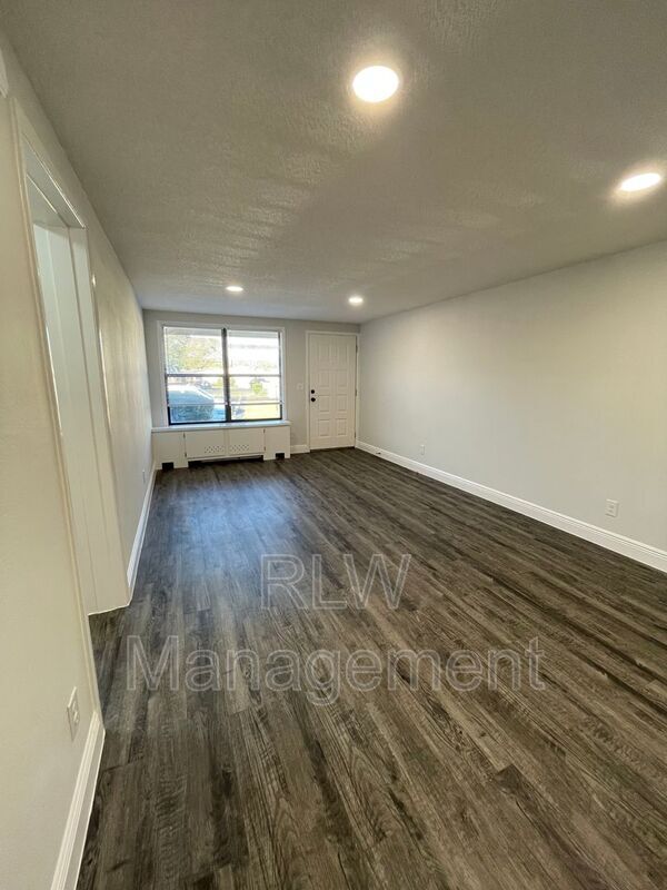 Foto del edificio - 611 Mt Homer Rd