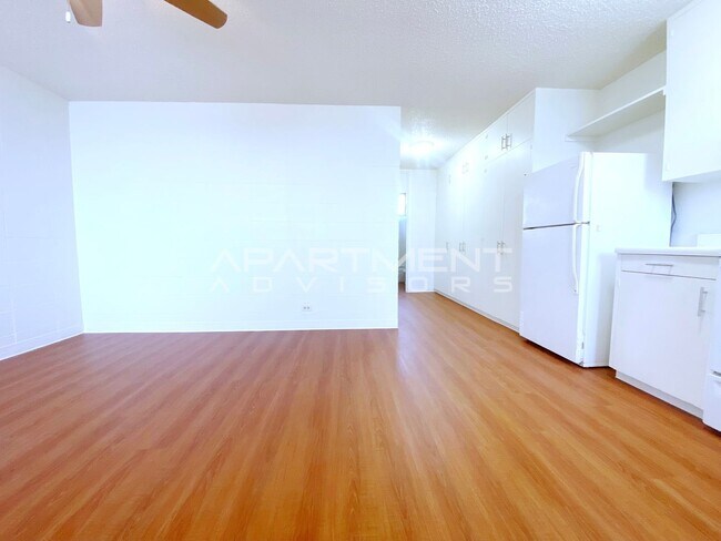 Building Photo - $500 1ST MONTH RENT SPECIAL | LARGE 1BD/1B...