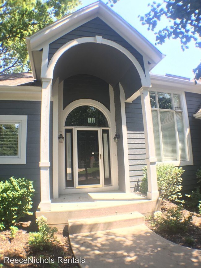 Building Photo - 15211 Maple Ct