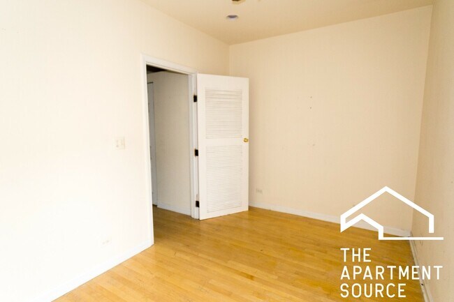 Building Photo - 4405 N Clark St