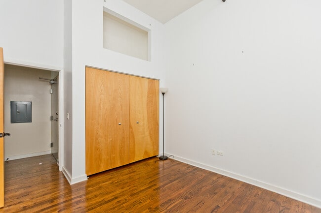 Foto del edificio - 1224 W Van Buren St